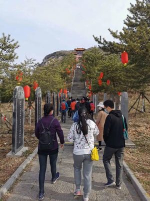 免門票首日 玨山景區(qū)接待游客有序見成效，游覽管理成亮點(diǎn)